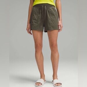 🍋 Lululemon Dance Studio High Rise Shorts 3.5 Size 4 🍋